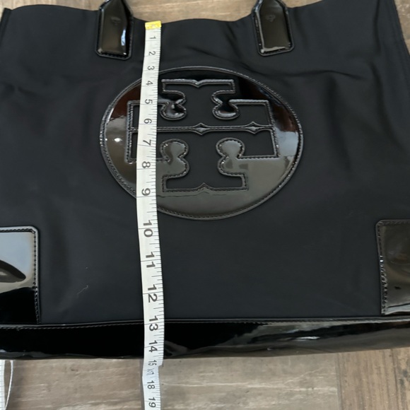 Tory Burch Ella Patent Tote large in black - Picture 11 of 15